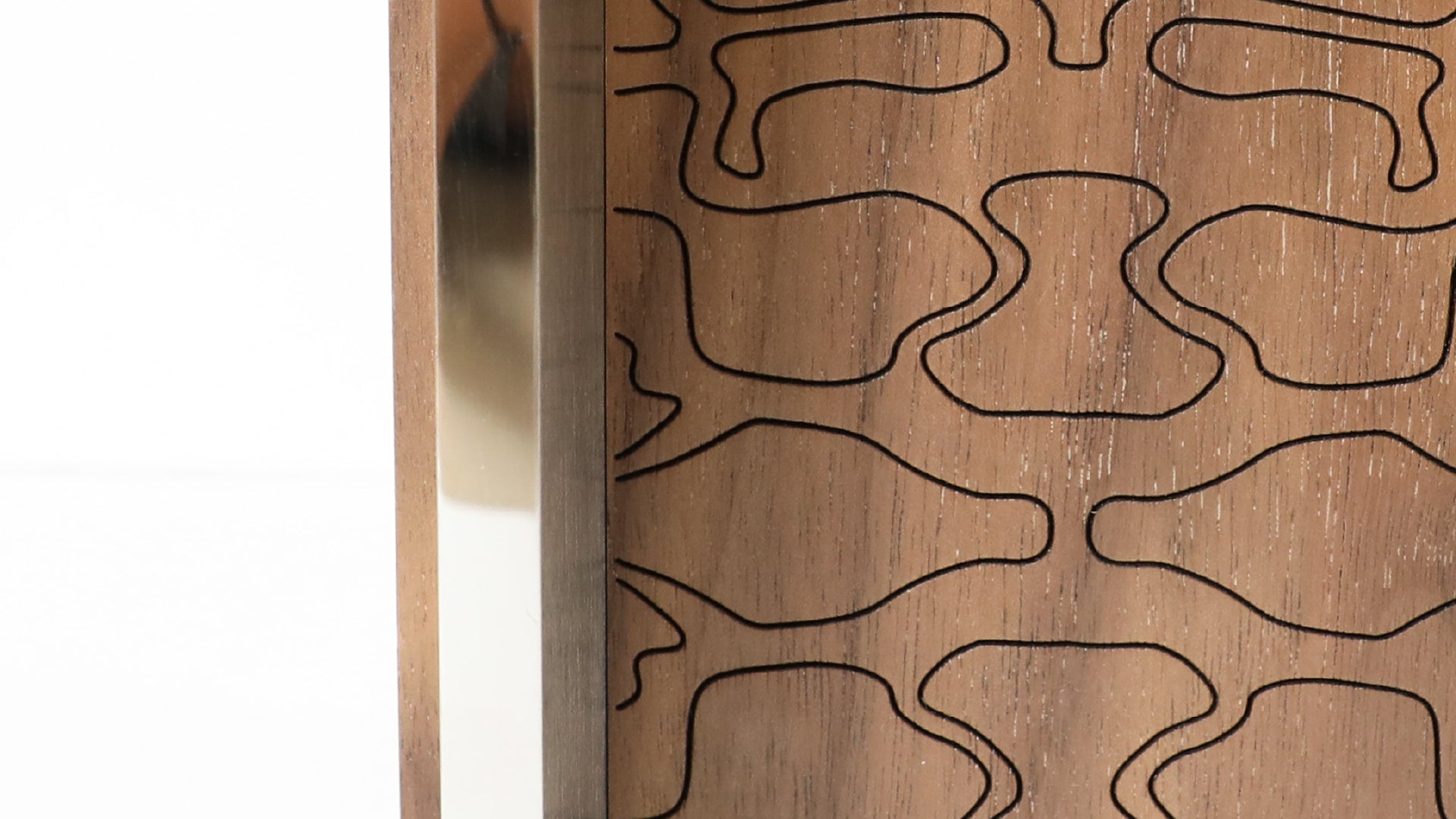 Focus on the details in the wooden part of the book holder